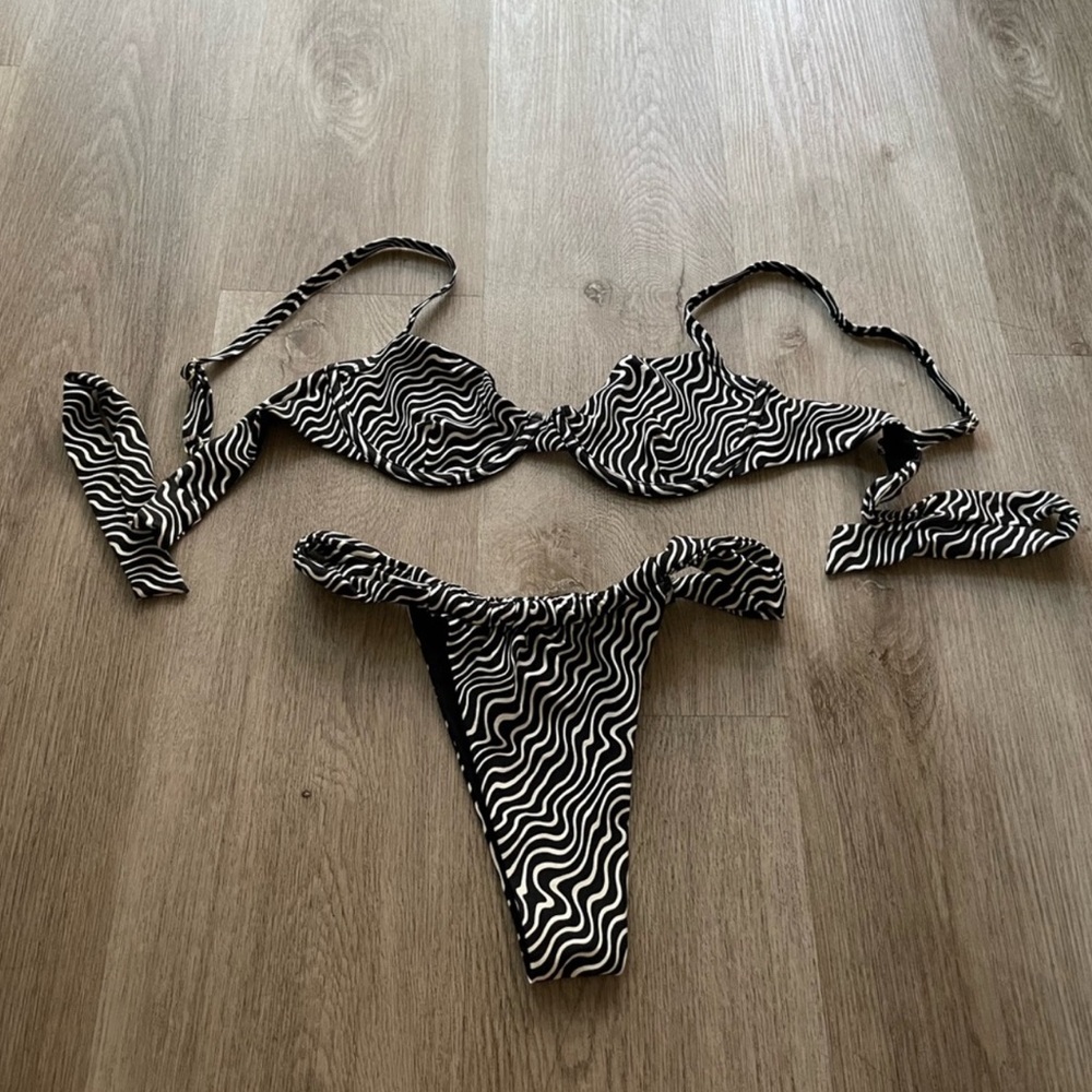 Monday Swimwear black & white capri top + malta bottoms bikini set XS